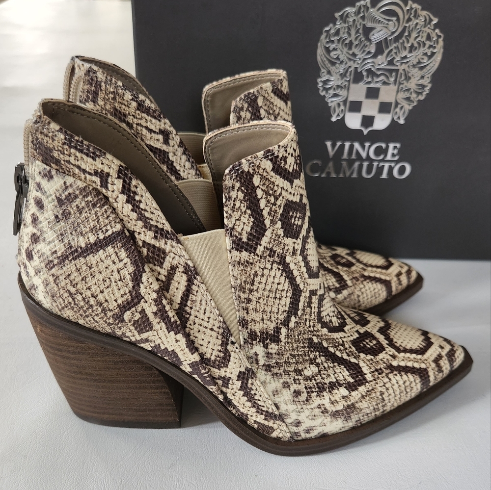 VINCE CAMUTO GRADINA Reptille skin Ankle Boots